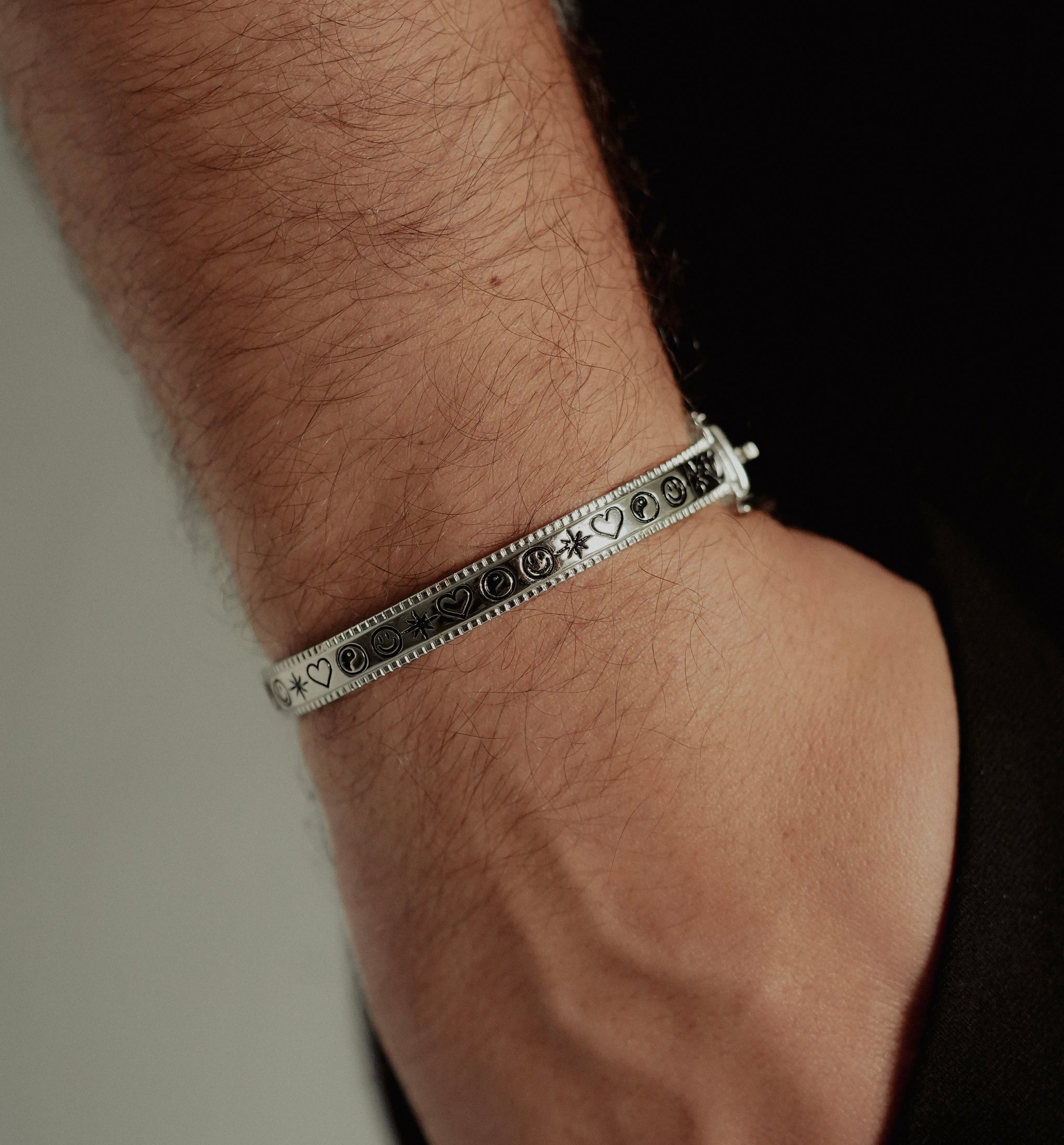 Amore Summer Bangle - Fashion Jewelry by Yordy.