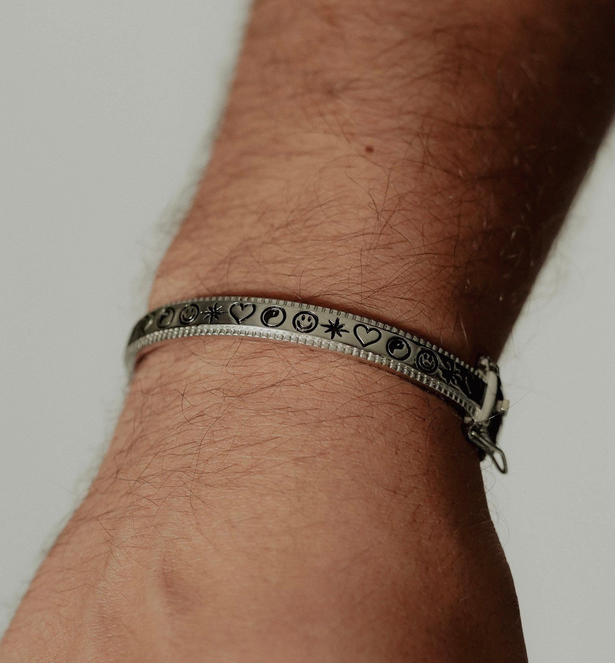 Amore Summer Bangle - Fashion Jewelry by Yordy.