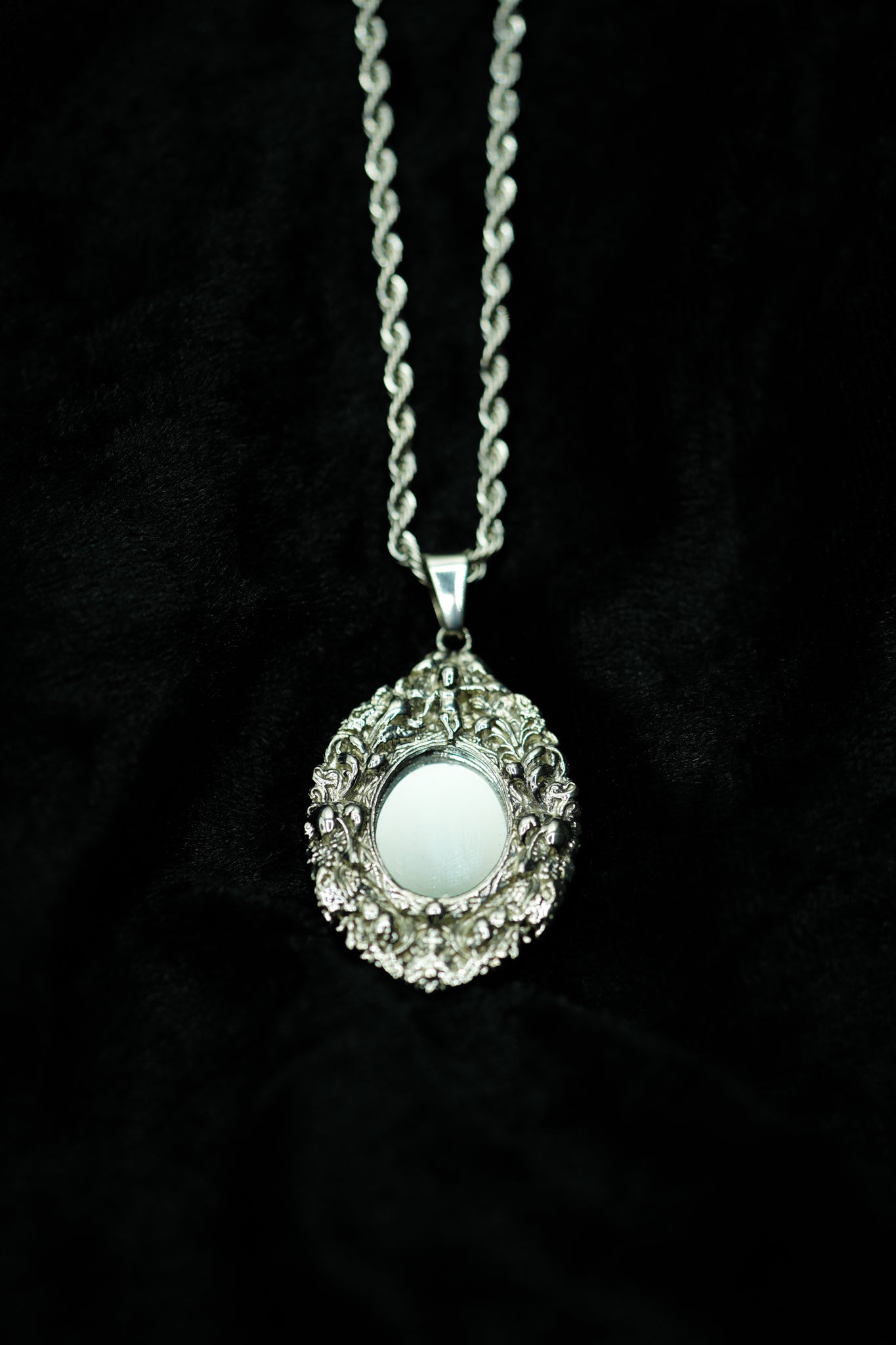 Reflection Oscura Necklace