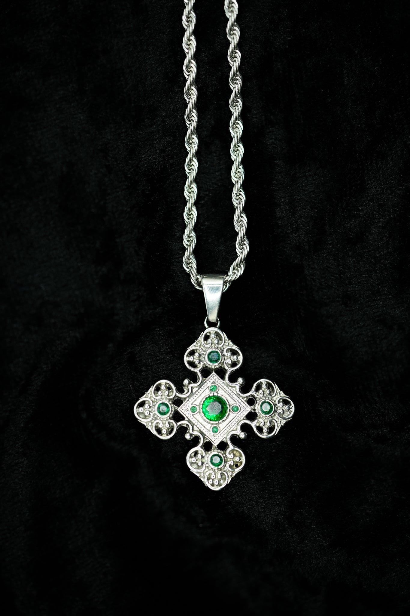Verdelle Arch Necklace