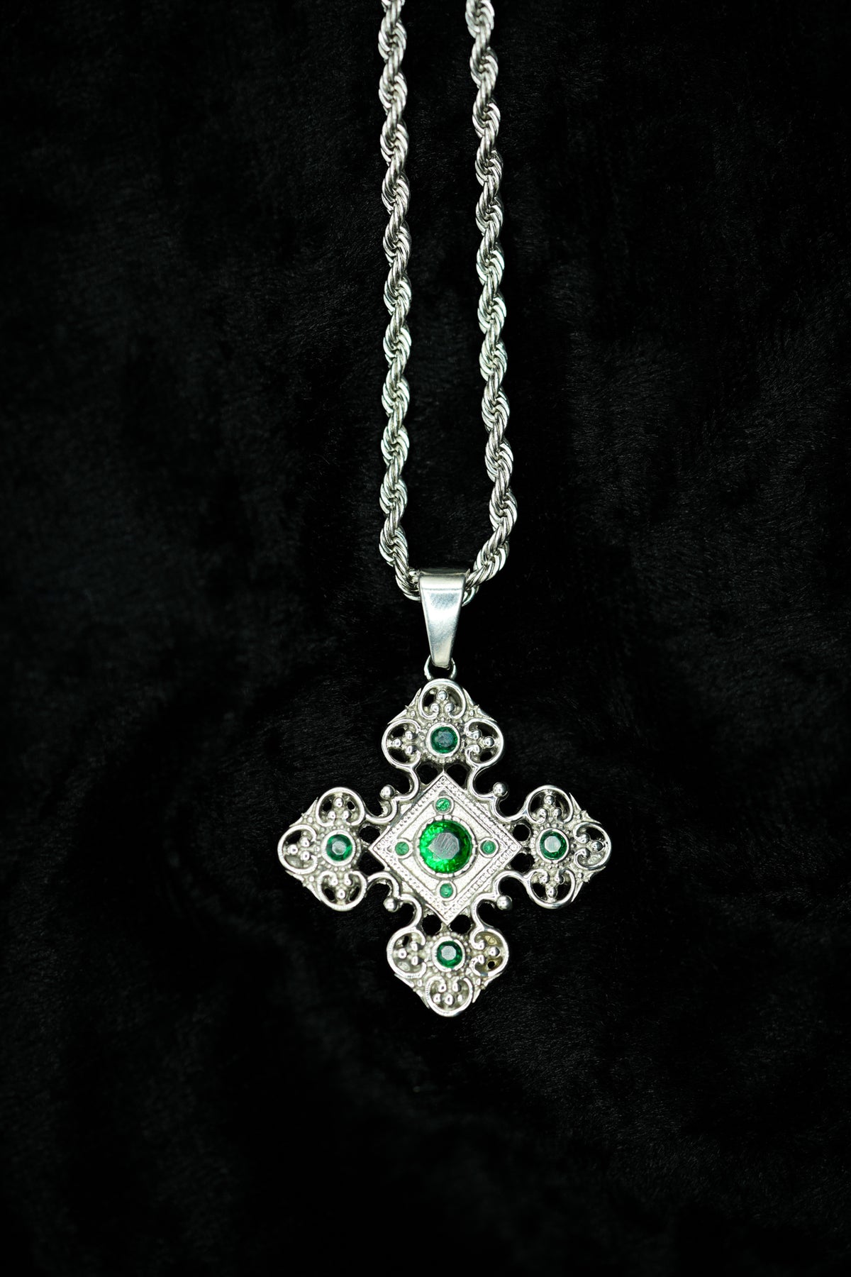 Verdelle Arch Necklace